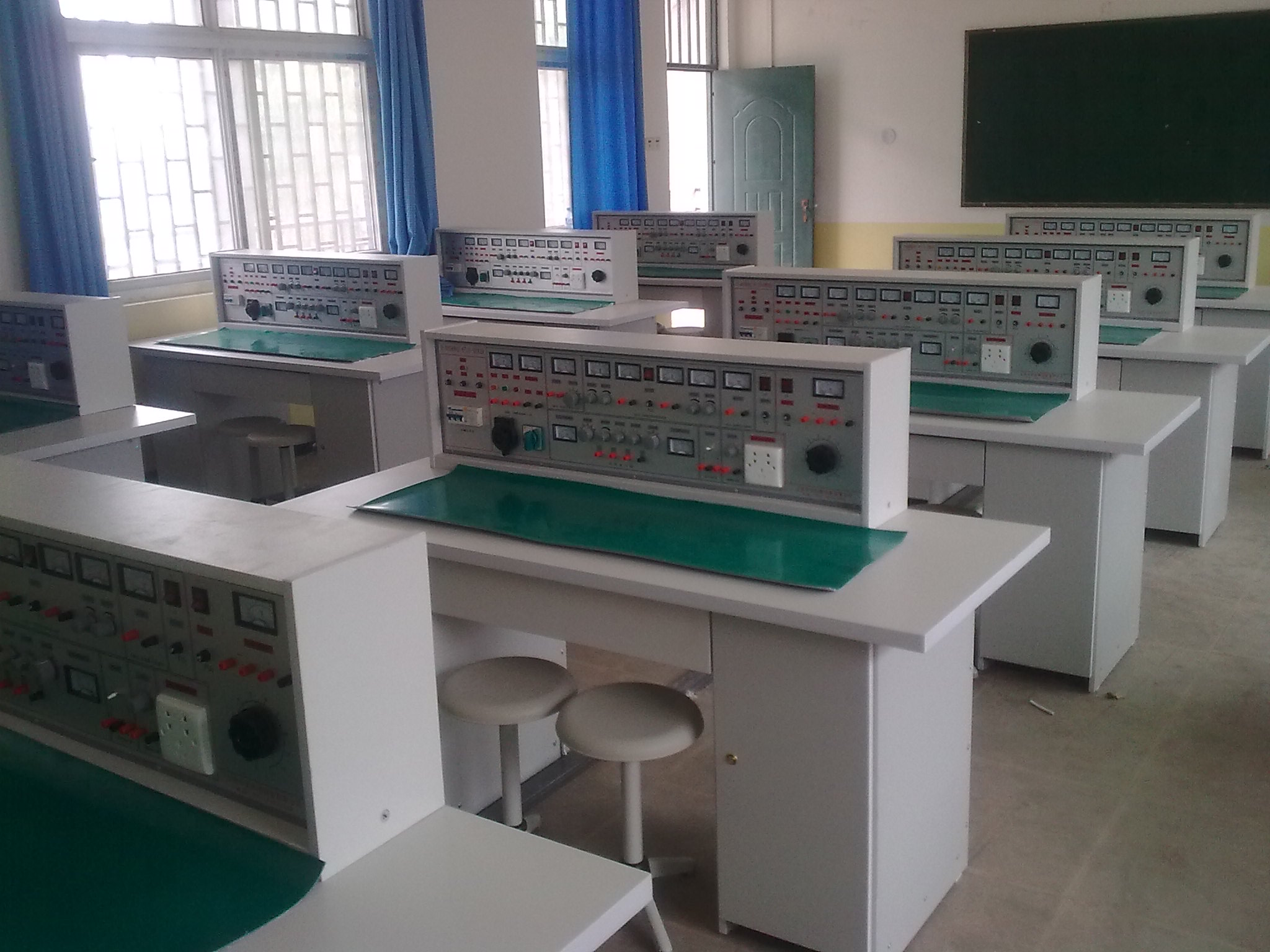 電工電子二合一實驗室設(shè)備、電工電子實驗室設(shè)備