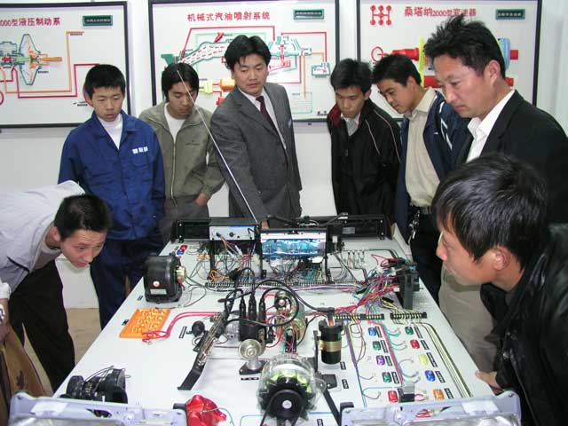 汽車電路實(shí)習(xí)臺